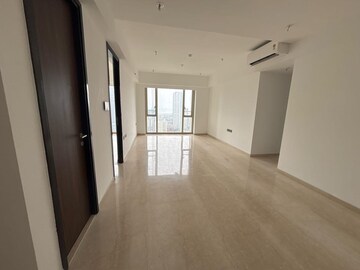 Room in 3 BHK Apartment at Lodha The Park, Worli – for Rent