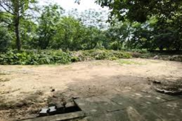 Plot For Sale in DLF Phase I