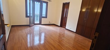 Room in 4 BHK Builder Floor at Panchsheel Enclave – for Rent