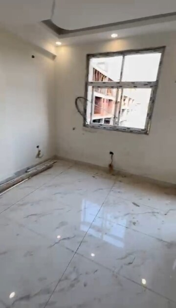 Room in 3 BHK Apartment at Sector 104 – for Sale