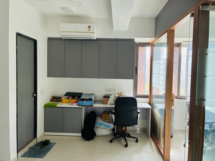 Team Area, gota Commercial Office Space 755 Sq.Ft. In Gota Ahmedabad 9084481