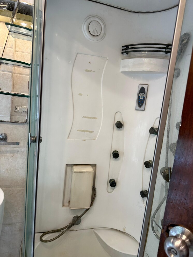 Bathroom, malviya nagar 2 Bedroom 1800 Sq.Ft. Builder Floor In Malviya Nagar Delhi 9084575