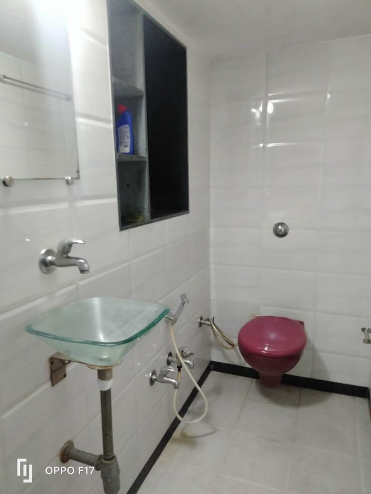 Bathroom, om-vijayshree-apartment 1 Bedroom 561 Sq.Ft. Apartment In Vile Parle East Mumbai 9084579
