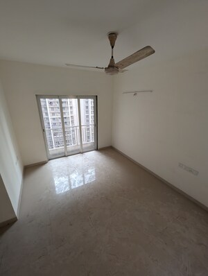 Room in 2 BHK Apartment at Indiabulls Greens, New Panvel – for Sale