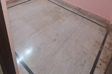 Room in 2 BHK Builder Floor at Vaishali Sector 5 – for Rent