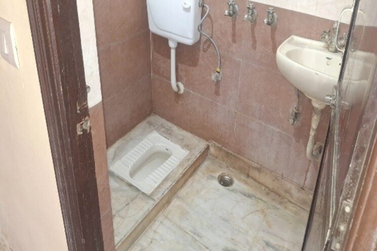 Bathroom, vaishali sector 5 2 Bedroom 850 Sq.Ft. Builder Floor In Vaishali Sector 5 Ghaziabad 9084615