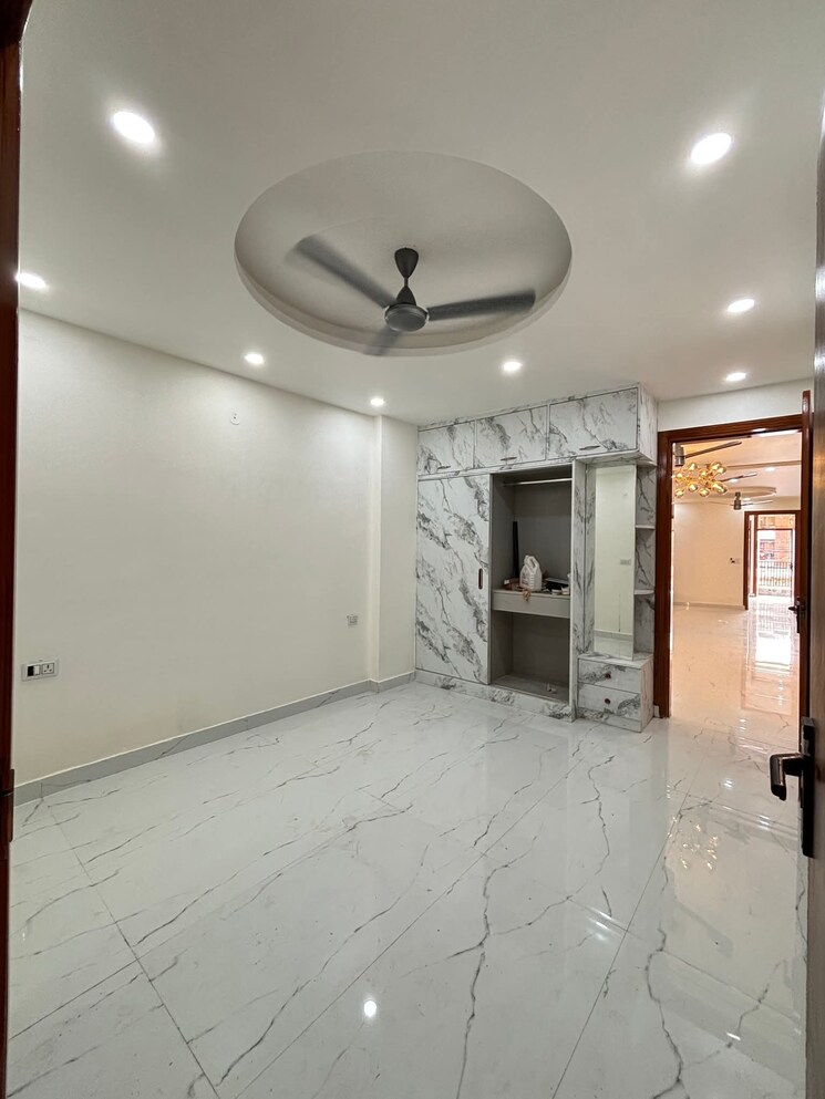 Bathroom, freedom fighters enclave 4 Bedroom 1800 Sq.Ft. Builder Floor In Freedom Fighters Enclave Delhi 9084660