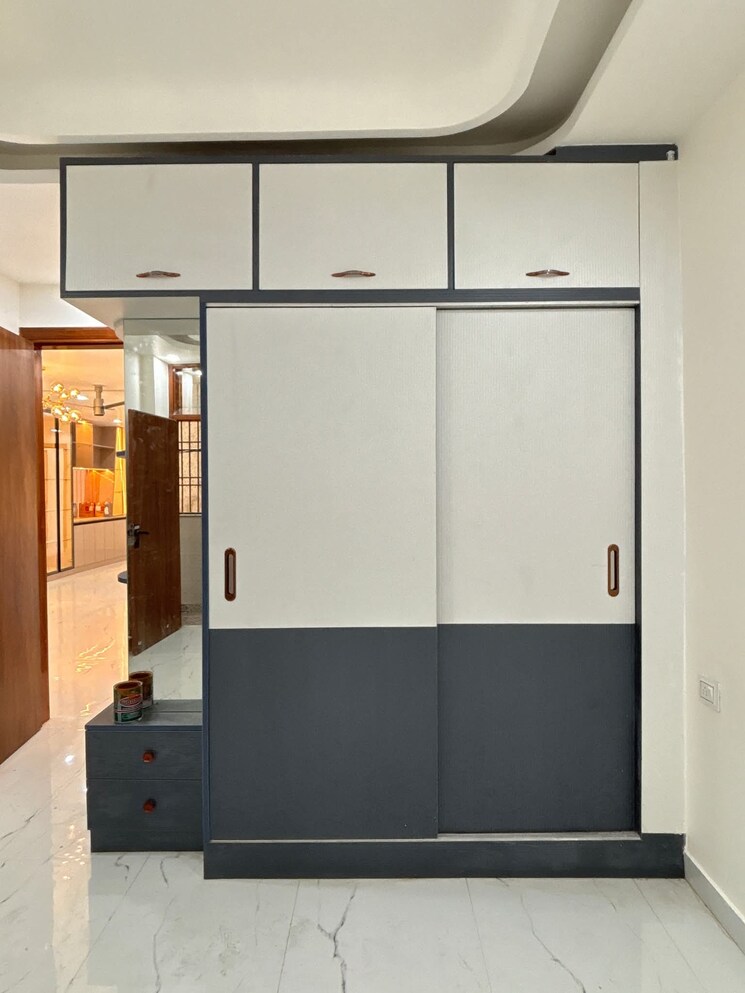 undefined, freedom fighters enclave 4 Bedroom 1800 Sq.Ft. Builder Floor In Freedom Fighters Enclave Delhi 9084660