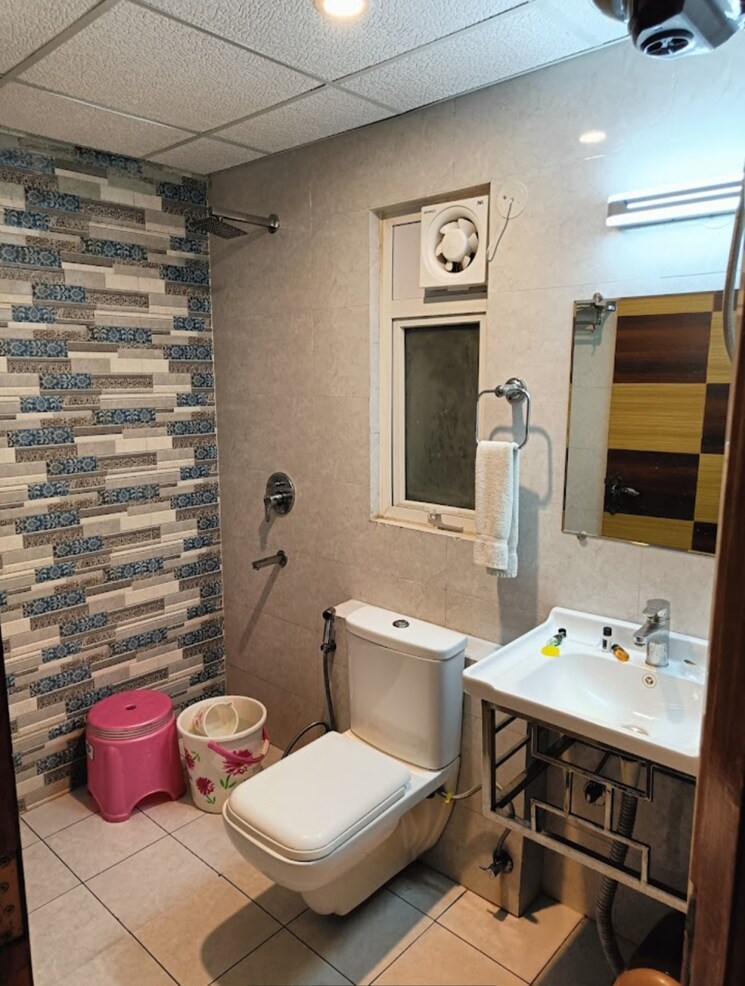 Bathroom, nh 19 2 Bedroom 880 Sq.Ft. Apartment In Nh 19 Vrindavan 9084676