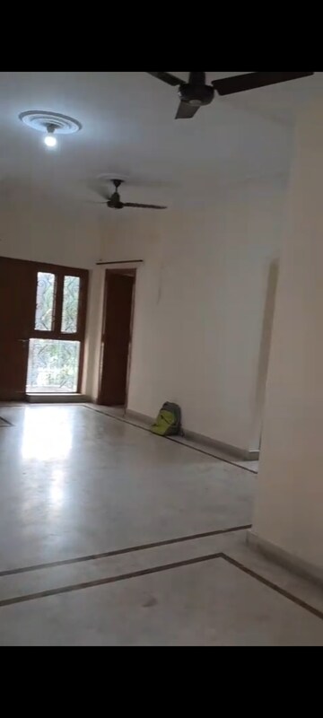 Room in 3 BHK Apartment at BSF Housing Society, Pi I And Ii Greater Noida – for Rent