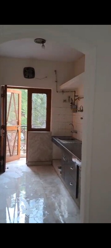 Room in 3 BHK Apartment at BSF Housing Society, Pi I And Ii Greater Noida – for Rent