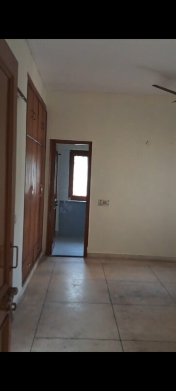 Room in 3 BHK Apartment at BSF Housing Society, Pi I And Ii Greater Noida – for Rent