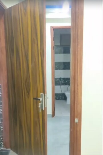 Room in 2 BHK Builder Floor at Shivalik Colony – for Rent