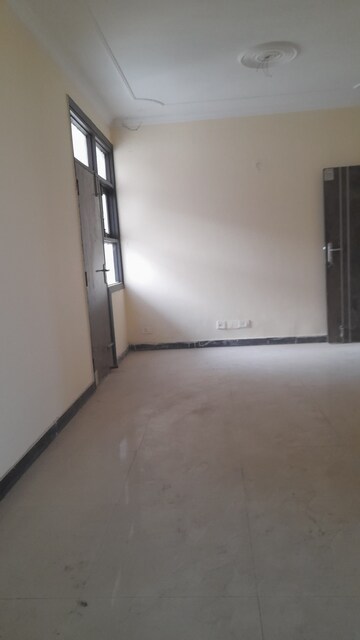 Room in 3 BHK Apartment at Farihills Apartment, Sector 21d – for Sale