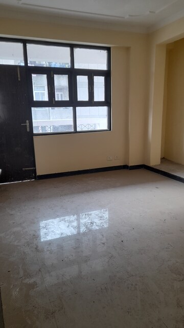 Room in 3 BHK Apartment at Farihills Apartment, Sector 21d – for Sale