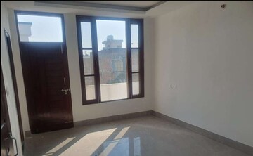 Room in 3.5 BHK Builder Floor at Rajpur Road – for Rent