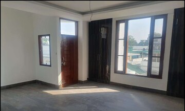 Room in 3.5 BHK Builder Floor at Rajpur Road – for Rent