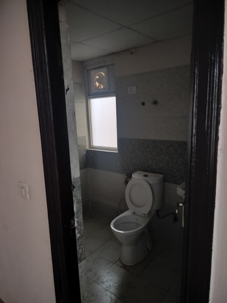 Bathroom, amrapali-golf-homes 2 Bedroom 835 Sq.Ft. Apartment In Sector 4 Greater Noida Greater Noida 9084764