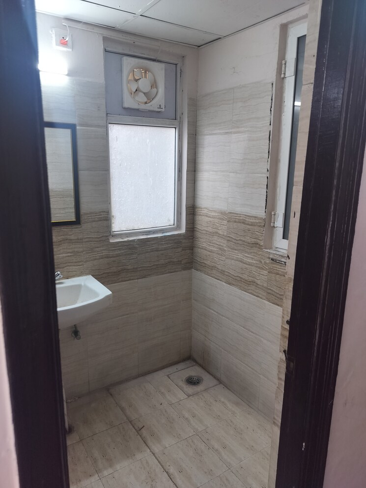 Attached Bathroom, amrapali-golf-homes 2 Bedroom 835 Sq.Ft. Apartment In Sector 4 Greater Noida Greater Noida 9084764
