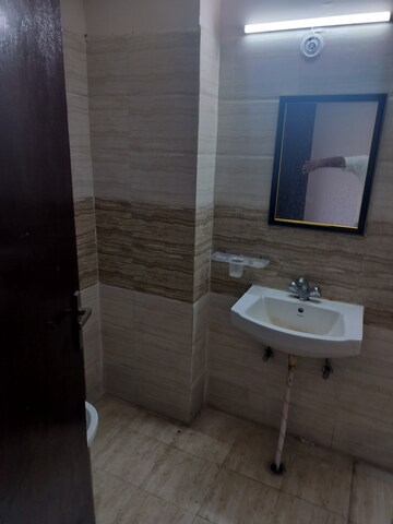 Attached Bathroom in 2 BHK Apartment at Amrapali Golf Homes, Sector 4 Greater Noida – for Rent