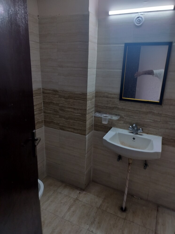 Attached Bathroom, amrapali-golf-homes 2 Bedroom 835 Sq.Ft. Apartment In Sector 4 Greater Noida Greater Noida 9084764