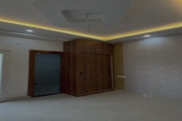 Room in 2 BHK Apartment at Vaishali Sector 5 – for Rent