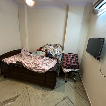 Bedroom in 1 BHK Builder Floor at Kotla Mubarakpur – for Rent