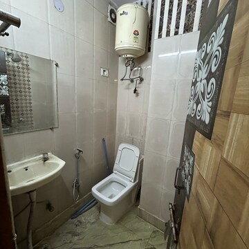 Bathroom in 1 BHK Builder Floor at Kotla Mubarakpur – for Rent