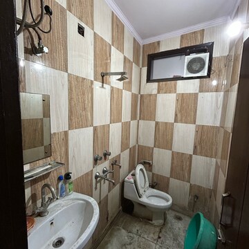 Bathroom in 1 BHK Builder Floor at Kotla Mubarakpur – for Rent