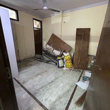 Bedroom in 1 BHK Builder Floor at Kotla Mubarakpur – for Rent