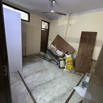 Parking in 1 BHK Builder Floor at Kotla Mubarakpur – for Rent