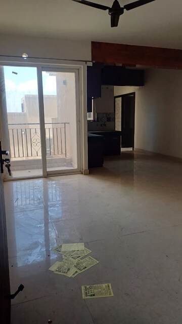 Room in 3 BHK Apartment at Hamlin Apartment, Sector 43 – for Rent