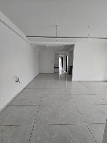 Room in 4 BHK Apartment at Sama Savli Road – for Sale
