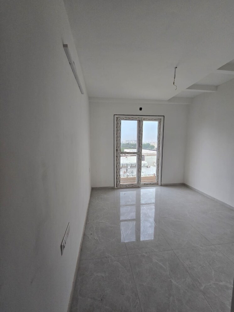 Room, sama savli road 4 Bedroom 1800 Sq.Ft. Apartment In Sama Savli Road Vadodara 9084801