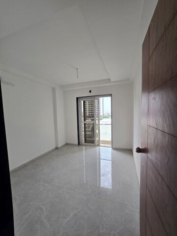 Room in 4 BHK Apartment at Sama Savli Road – for Sale