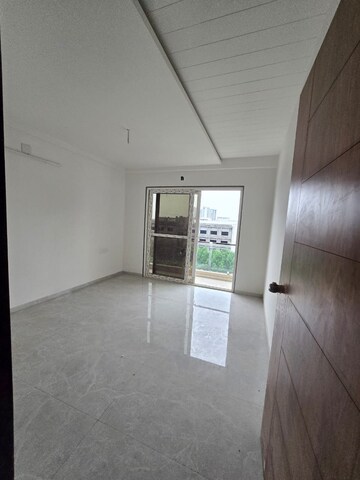 Room in 4 BHK Apartment at Sama Savli Road – for Sale
