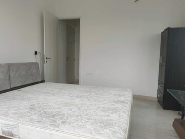Room in 3 BHK Apartment at Indiabulls Sky Forest, Lower Parel – for Rent