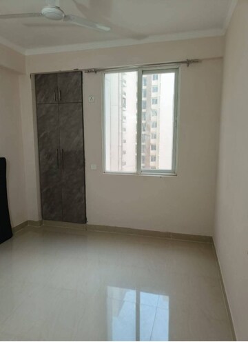 2.5 BHK Apartment For Rent in Amrapali Golf Homes, Sector 4 Greater Noida