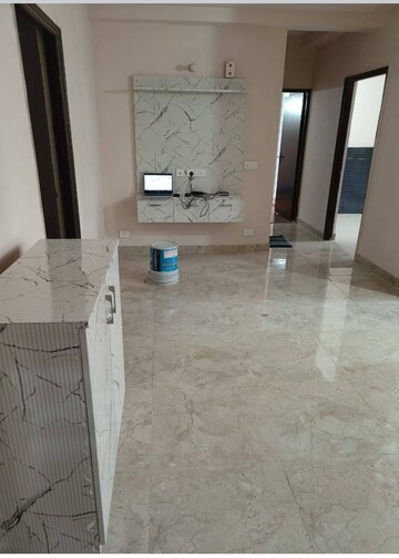 Bathroom in 2.5 BHK Apartment at Amrapali Golf Homes, Sector 4 Greater Noida – for Rent