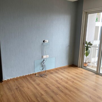 Room in 3 BHK Apartment at Lodha Fiorenza, Nesco – for Rent