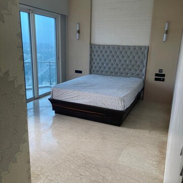 Room in 3 BHK Apartment at Lodha Fiorenza, Nesco – for Rent