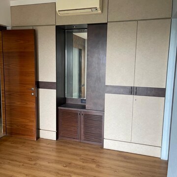 Room in 3 BHK Apartment at Lodha Fiorenza, Nesco – for Rent