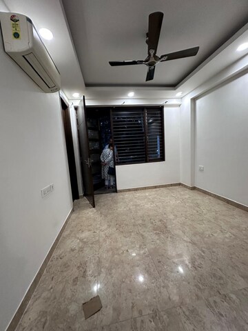 Room in 3 BHK Builder Floor at Ansal Sushant Lok I, Sector 43 – for Rent
