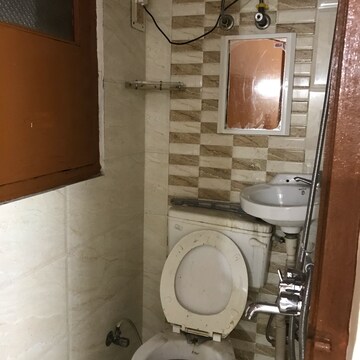 Attached Bathroom in 2 BHK Builder Floor at Lajpat Nagar I – for Rent