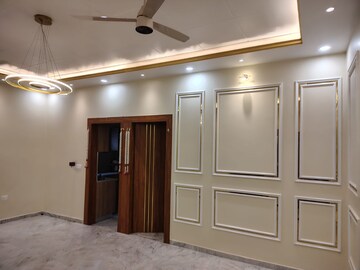 Room in 2 BHK Apartment at Ramprastha Apartments, Ramprastha Colony – for Rent