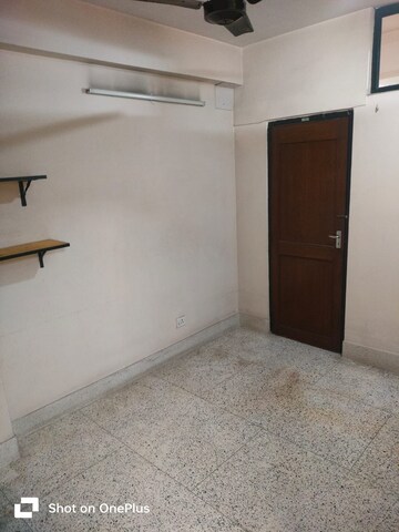 Room in 3 BHK Apartment at Taratala – for Rent