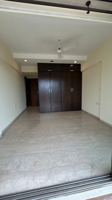 Room in 3 BHK Apartment at Ekta Trinity, Santacruz West – for Rent