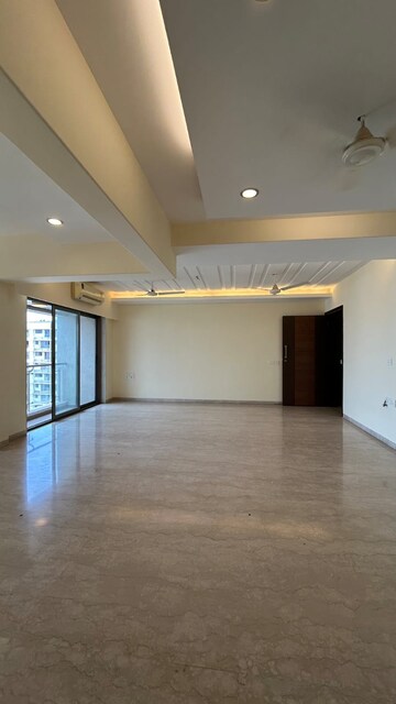 Room in 3 BHK Apartment at Ekta Trinity, Santacruz West – for Rent