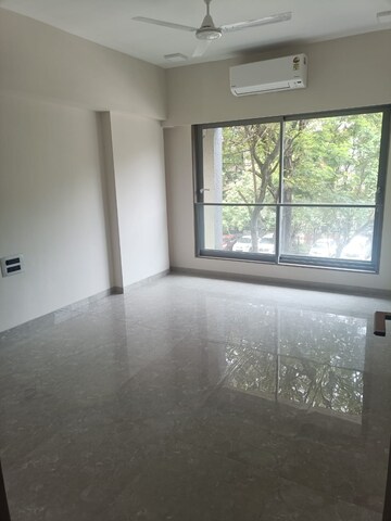 Room in 4 BHK Apartment at Paradigm Artteza, Santacruz West – for Rent