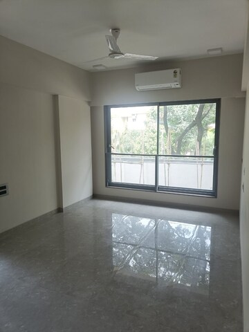 Room in 4 BHK Apartment at Paradigm Artteza, Santacruz West – for Rent